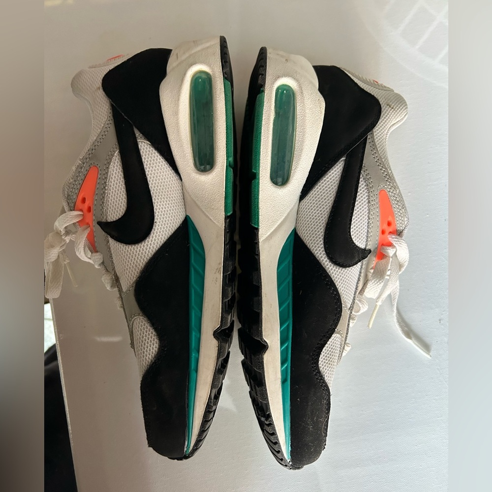 Women’s NIKE sneakers